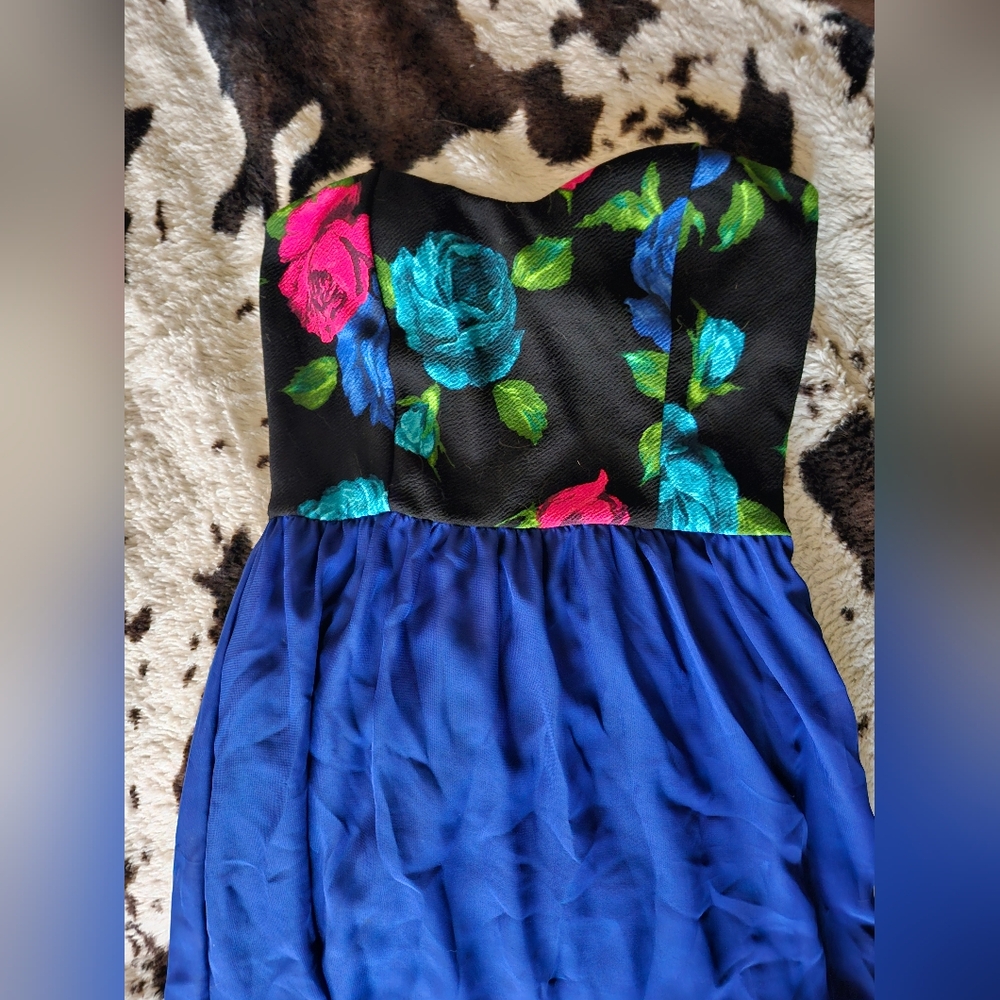 Style Rack Strapless Floral Patterned Gown - Picture 2 of 5
